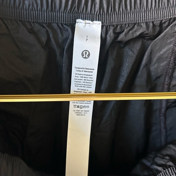 Lululemon Nylon Cargo Mini Skirt
Black small - Picture 4 of 4